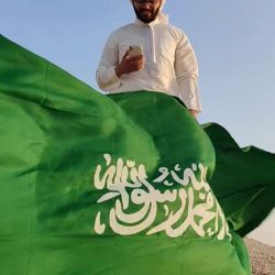 مجموعة إسعاد التطوعية توزع سلال غذائية وسجاد شخصية على المصلين والمعتمرين