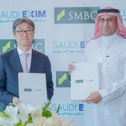 600 شجرة من اللوز البلدي والأكاسيا والجكرندا تزين شارع طارق ابن زياد بالظهران