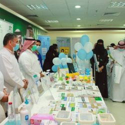 بلدية النعيرية تتلف 115 كجم مواد غذائية مجهولة المصدر من مستودع مخالف