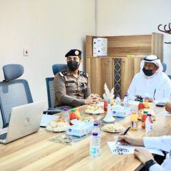 رزان العجمي أول امرأة سعودية تحصل على رخصة القفز المظلي من فئة A