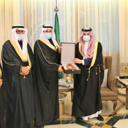 أمير نجران يفتتح معرض الفن التشكيلي للمكفوفين بارقة