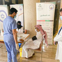 ضبط عمالة مخالفة تسوق 58 ألف عبوة معسلات مغشوشة و2000 ختم ضريبي مزور