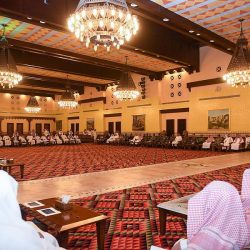 متنافسو عطر الكلام يخضعون لتقييمات أداء المساحات والذبذبات الصوتية