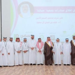 أمير تبوك يطلع على نسب الإنجاز في المشروعات التي تنفذها أمانة المنطقة