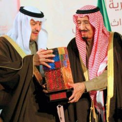 محافظ النعيرية يطلع على الخدمات التي تقدمها البلدية وأهم المشاريع التنموية