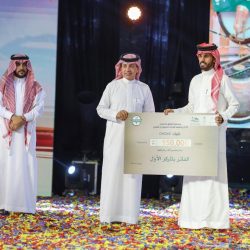 أمير تبوك يستقبل المواطنة مريم العنزي  التي  تنازلت عن قاتل شقيقها  لوجه الله