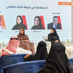 أول إنسان آلي بشري بالعالم بقمة الرؤساء التنفيذيين لتقنية المعلومات بالسعودية