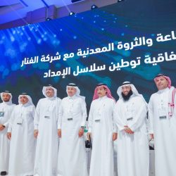 الأمير فيصل بن بندر يستقبل صحافيو الوطن ويتسلم تقرير مفصل بإنجازاتهم