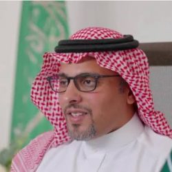 بالصور.. محافظ جدة يتوج الفائزين بكأس العالم للسيارات السياحية على حلبة كورنيش جدة