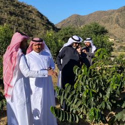 رئيس مجلس إدارة الهيئة العامة للترفيه يُكرم طلال مداح وعائلته في “ليلة صوت الأرض”