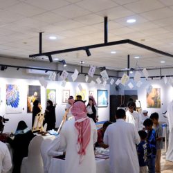 منسوبي المحكمة العامة بخميس مشيط يكرمون امين عام المحكمة ال مطشش