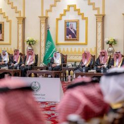 نائب أمير منطقة الرياض يكرّم رجال الأمن الذين قاموا بالتصدي وإحباط محاولة سرقة سيارة نقل أموال في الرياض