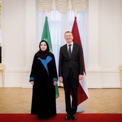 أمير القصيم يهنئ أكاديمية إمباري للخيل العربية لتحقيقها المركز الأول على مستوى المملكة في بطولة التقاط الأوتاد