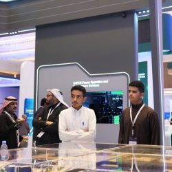 بتوجيه من ولي العهد.. وزير الدفاع يلتقي الرئيس الفرنسي- صور