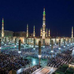 إقامة صلاة التراويح والتهجد في أول ليلة من العشر الأواخر لشهر رمضان المبارك بالمسجد الحرام