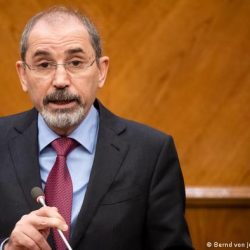 وزير الخارجية الجزائري يلتقي المبعوث الخاص للرئيس الفلسطيني والمنسق الأممي