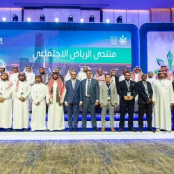 محافظ الأحساء يكرّم المتقاعدين من منسوبي المحافظة