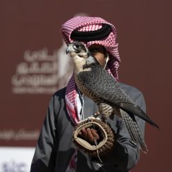 ولي العهد يلتقي رئيس الوزراء العراقي