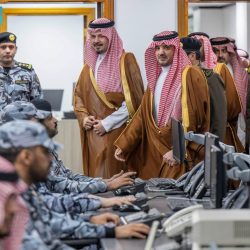 الأمير عبدالعزيز بن سعود يزور المسجد النبوي ويؤدي الصلاة في الروضة الشريفة