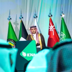 أمير القصيم يدشّن مشروع الحافلة الرقمية لمجموعة الاتصالات السعودية لتمكين كبار السن تقنيًا وتعزيز التحول الرقمي