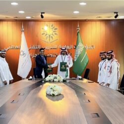 محافظ القطيف يطلع على جهود ومبادرات جمعيتي حزم أم الساهك وتاروت