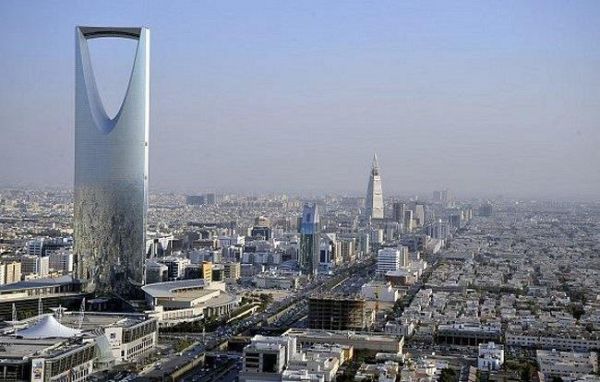 “لجنة الانتخابات”: غرامة 10 آلاف ريال للمرشحة التي تخاطب أو تخالط الرجال