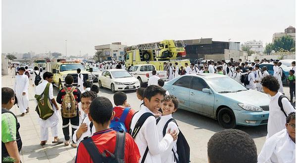 نجاة 3 مقيمين جرفت سيول “وادي لبوة” بالباحة مركبتهم