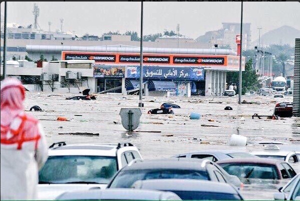 الدفاع المدني بمنطقة مكة المكرمة يستقبل 2845 بلاغ بسبب الامطار