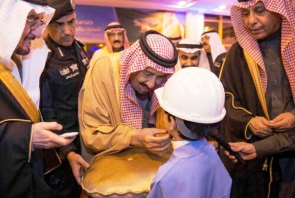 الأمير متعب بن عبدالله يزور المصابين من قوات الحرس الوطني