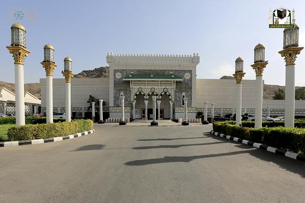 تعليم مكة وعبد الصمد القرشي يزفان ٢١ فائز وفائزة بجائزة التميز