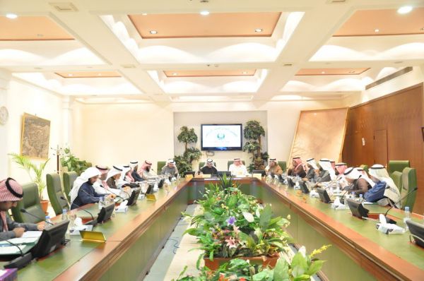 أمين العاصمة المقدسة يكرم خدمة العملاء ببلدية الغزة