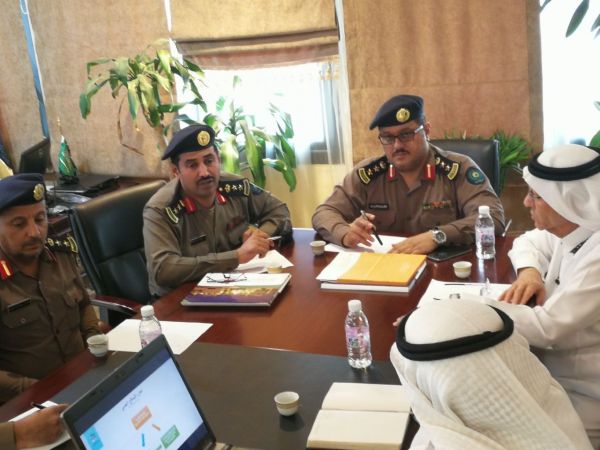 فرق الدفاع المدني تسيطر على حريق بأحد المستودعات بمكة المكرمة