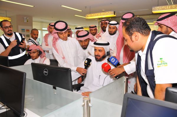 دوريات جازان تضبط مستودعا لمواد غذائية منتهية الصلاحية