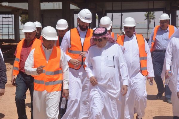 ضبط ٩٠٠ زجاجة خمر بجسر الملك فهد ‏