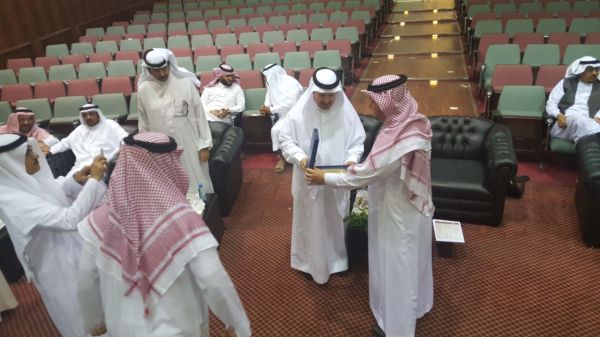 سعودية  تفتتح مطعماً شرق الرياض و تنافس الرجال