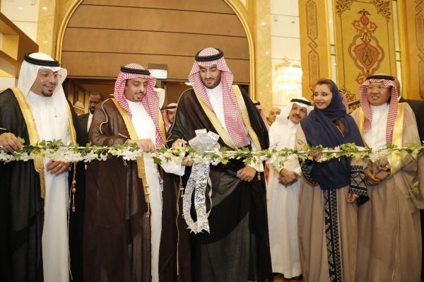 ميليشيا الحوثي تسيطر على وسائل الإعلام اليمنية وتحاصر المخلوع صالح إعلامياً