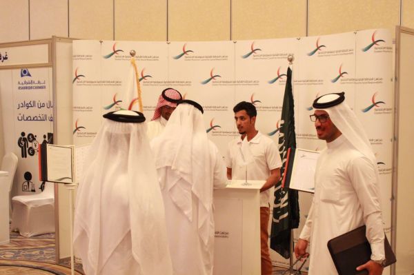 الأمير فيصل بن سلمان يطمئن على صحة الدكتور ريان عارف