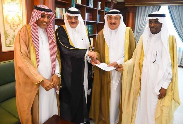 أمير جازان يستقبل فريق عمل حملة( وطن بلا مخالف )