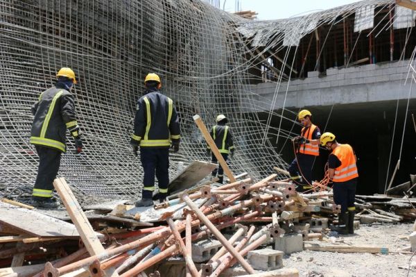 أمير عسير يرأس اجتماع المحافظين ويناقش قضايا أمنية وإجتماعية