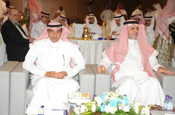 فلكية جدة : القمر الأحدب يقترن  بزحل  الليله