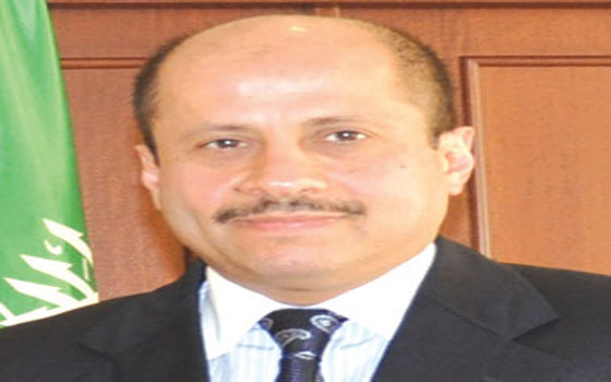أمير منطقة الرياض يقدم التعازي في وفاة السديري