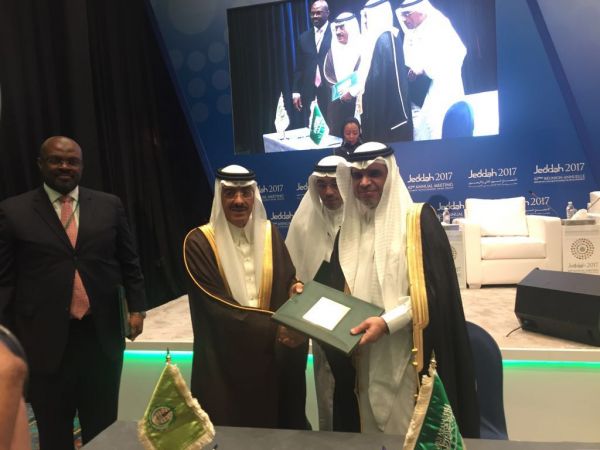 البريد السعودي يصدر طابعين تذكاريين لكلية الملك فيصل الجوية ويوم البريد العربي