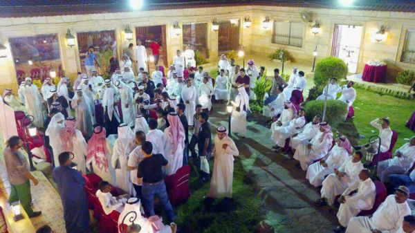 ( سفرة الونيس ) تقيم  إفطاراً جماعياً لأيتام رفحاء بساحات الحرم المكي