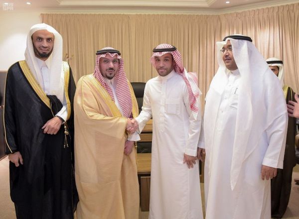 ميلشيات الحوثي وصالح تستخدم قوافل الإغاثة لنقل الأسلحة والمقاتلين
