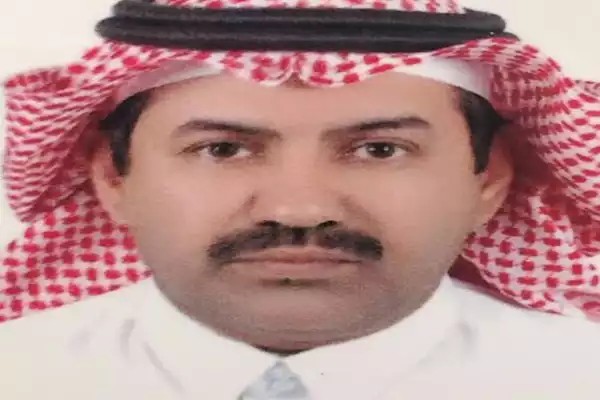 الأمير فيصل بن بندر يقدم العزاء لأسرة العمر والعيبان في فقيدتهم