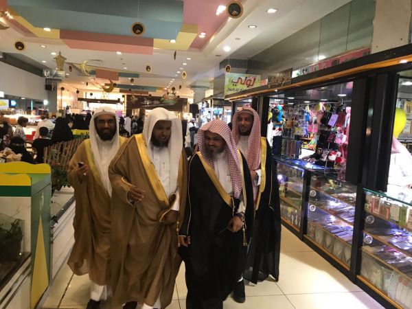 مركز الملك سلمان للإغاثة يدشن قافلة برية لليمن تحمل 778 طنًا