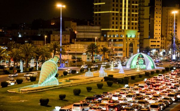 بلدية العزيزية تغلق مستودع مخالف للمواد الغذائية بمكة