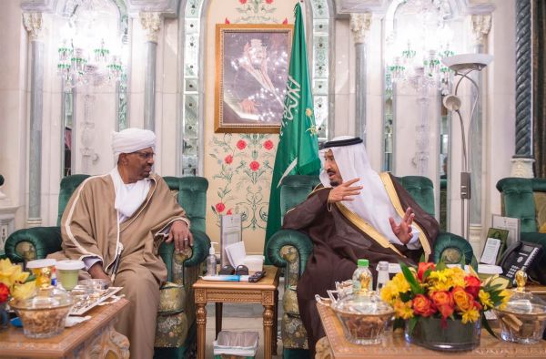 العمل  تودع 5.6 مليار ريال في حسابات الأسر الضمانية خلال رمضان الحالي