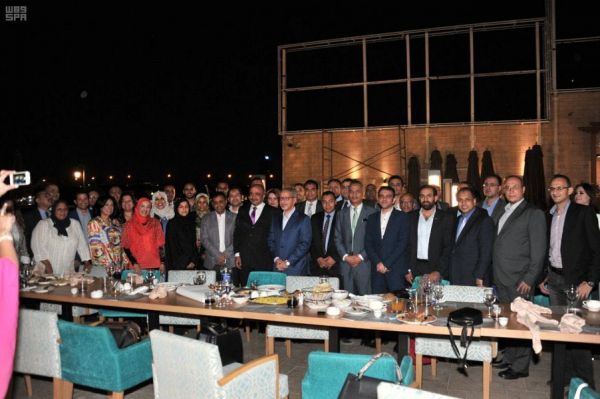 مدير جوازات جازان يعايد منسوبي الجوازات بمطار الملك عبد الله بن عبد العزيز