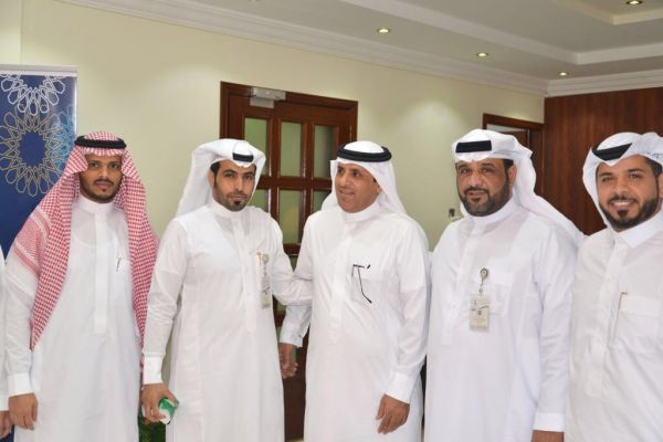 مدير سجون جازان يعايد نزلاء سجن جازان العام